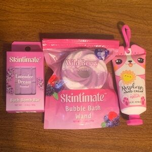 It’s bundle time! NWOT Skintimate 2pc Purple Bath Set with Bonus Hand Cream